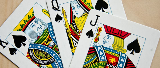 Kolmen kortin pokerin säännöt ja strategiat